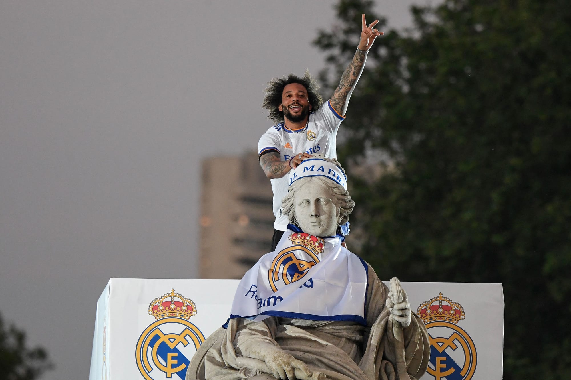 表现令他成 表现令他成